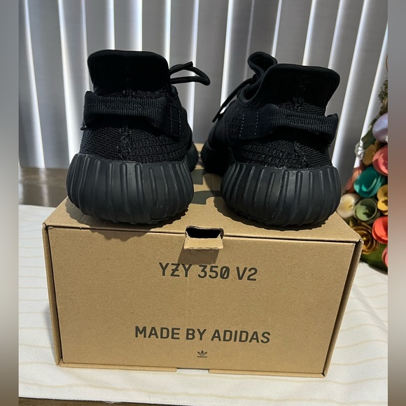 Yeezy Sneakers - Picture 3 of 5